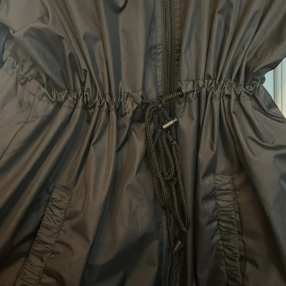 Motherhood Maternity rain coat w zip away hood and conch waost - Picture 2 of 4
